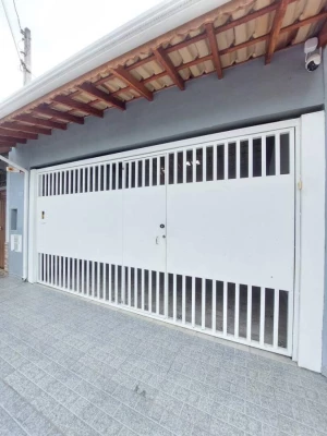 Foto 1: Belíssima Casa 3 dormitórios com Suíte e linda Área Gourmet no bairro Jardim Oásis em Taubaté SP